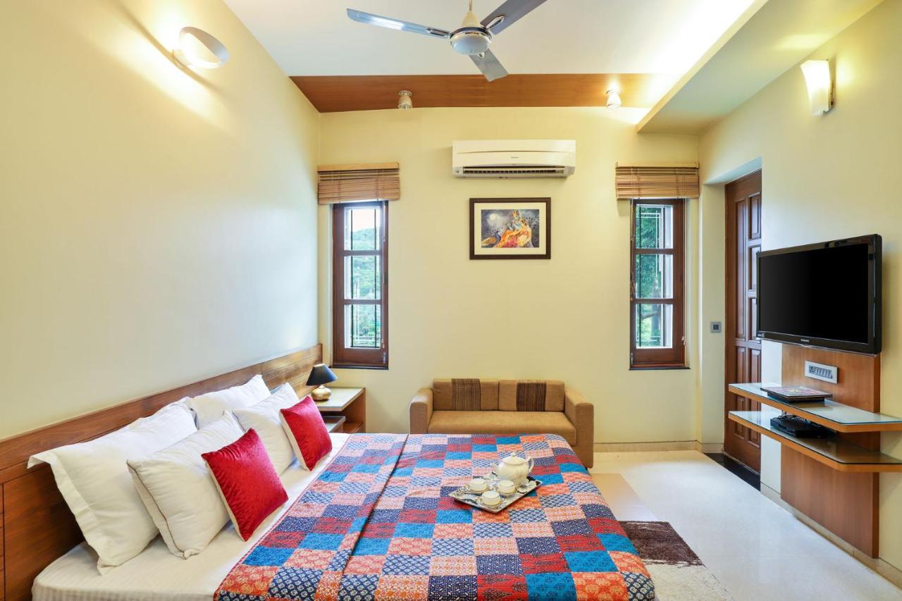 Stayvista'S Prakriti Farms With Outdoor Pool, Complimentary Breakfast And Hi-Tea Udaipur Exterior foto